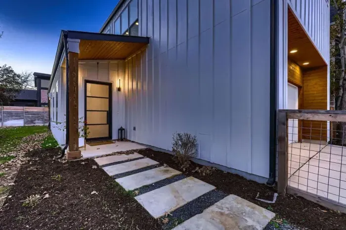 Perfect mix of style and comfort, right from the outside.