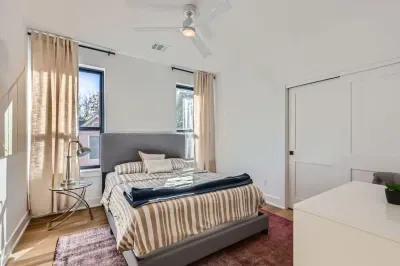 Bright and cheerful bedroom with a large bed and plenty of natural light.