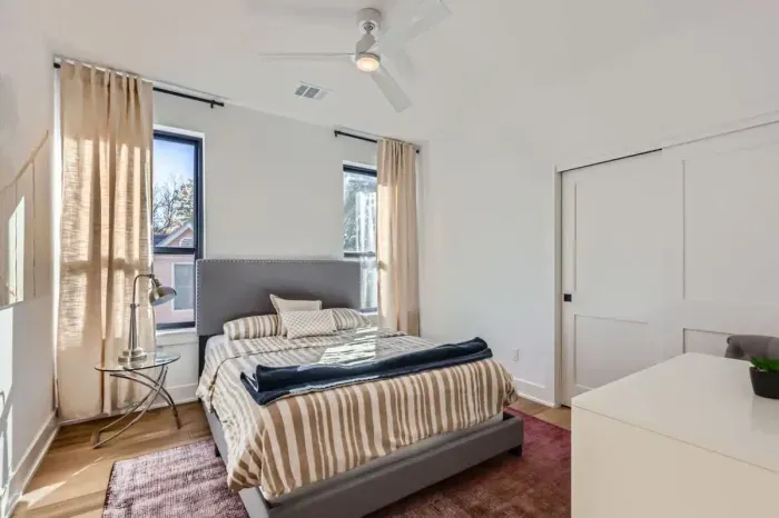 Bright and cheerful bedroom with a large bed and plenty of natural light.