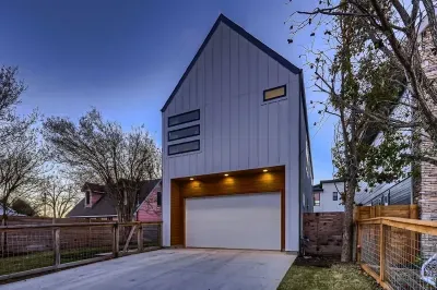 Beautifully maintained exterior, perfect for your getaway photos.