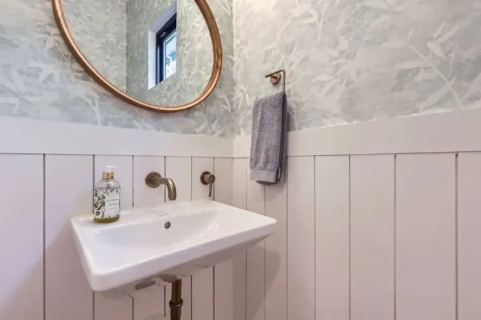 Simple yet elegant bathroom with a minimalist design and all the essentials.