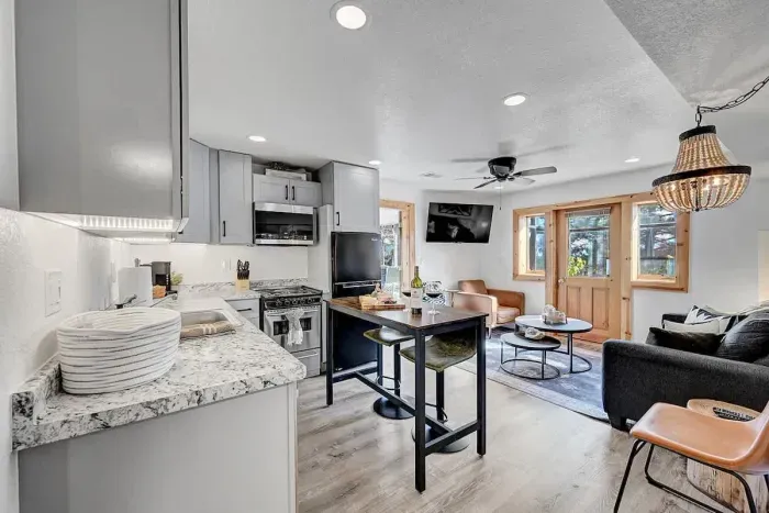 Fully equipped. kitchen with modern lighting