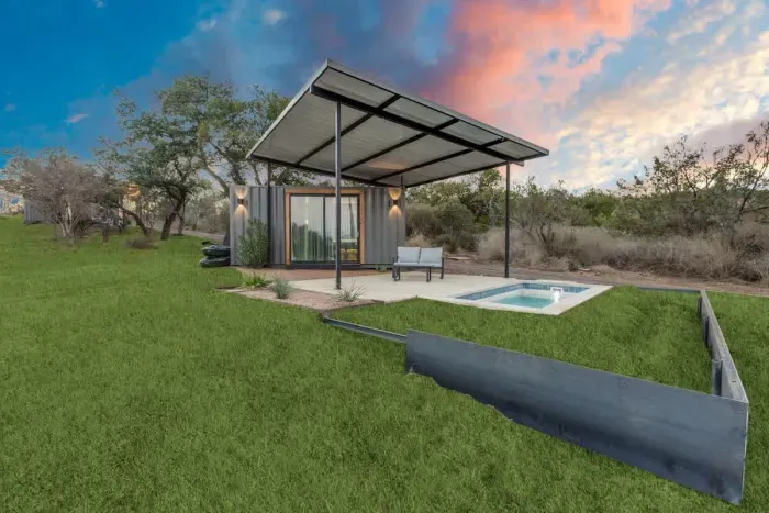 Private pool and patio!