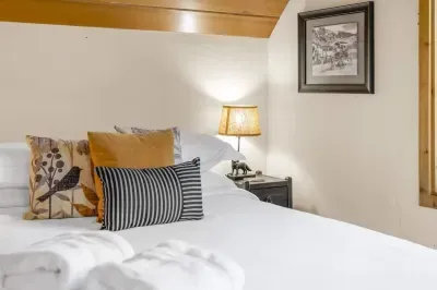 Bright and cheerful bedroom with a large bed and plenty of natural light.