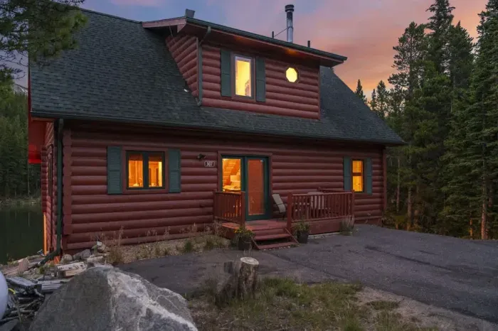 Front view of the property