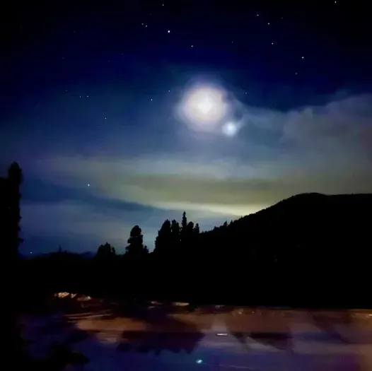 Incredible star and sky Views from the balcony. Mountains, Lake, Trees, and amazing Colorado weather!