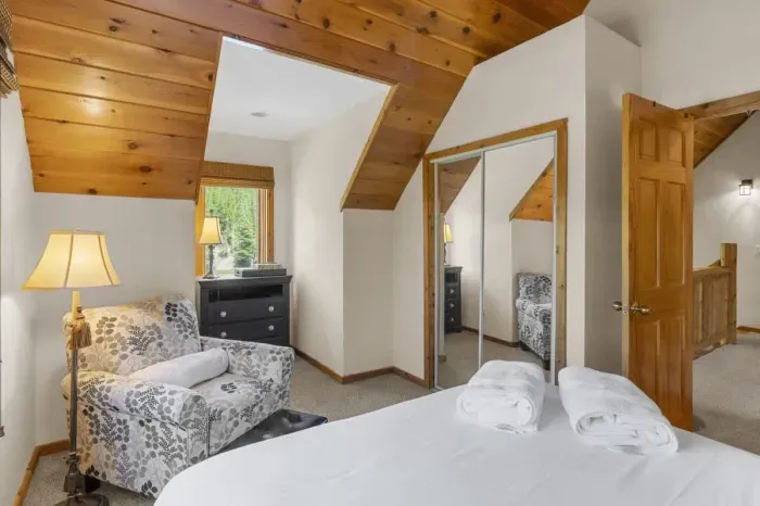 Peaceful bedroom with a plush queen-sized bed and soft linens for a restful night’s sleep.