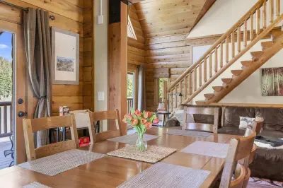 Relaxed dining area with an inviting ambiance, perfect for savoring good food and conversation.