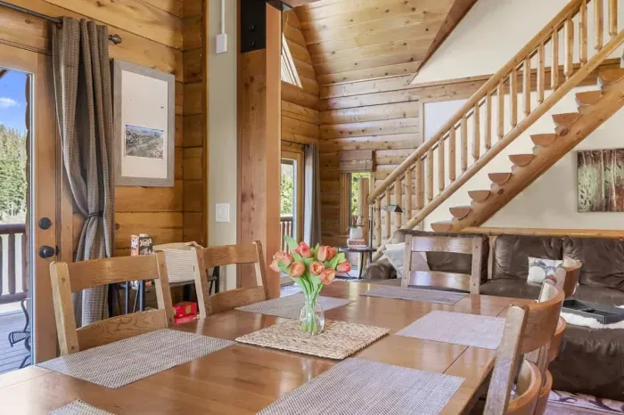 Relaxed dining area with an inviting ambiance, perfect for savoring good food and conversation.