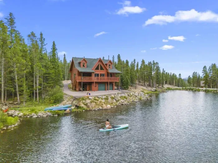 5. Experience the ultimate lake adventure! Enjoy boating, fishing, kayaking, and scenic hikes surrounded by stunning nature. Perfect for outdoor enthusiasts and families seeking relaxation or excitement. Book your lakeside getaway now! :)