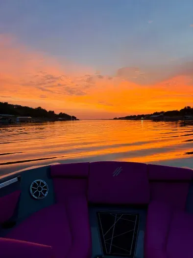 Stunning sunset view over the lake for unforgettable evenings.