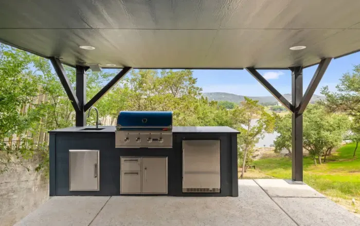 Another angle of the outdoor grill with hill country views.