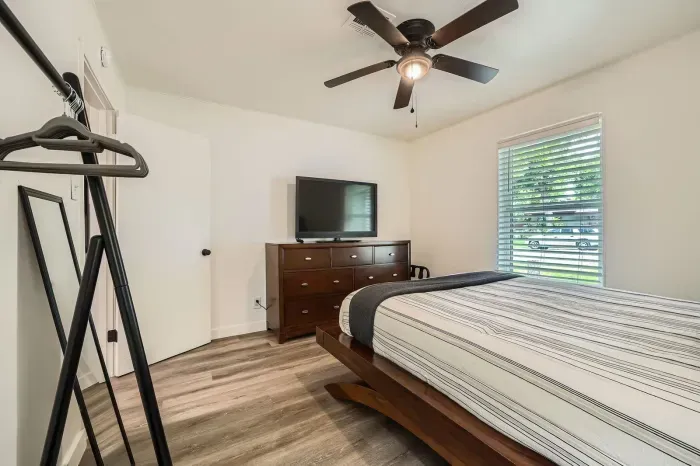 Bedroom with plenty of light and cozy furnishings.