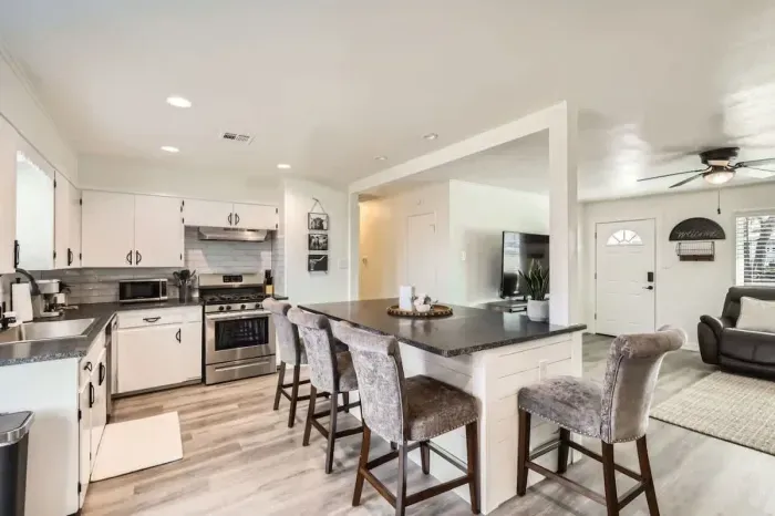 A stylish dining area, perfect for everything from quick breakfasts to dinner parties.