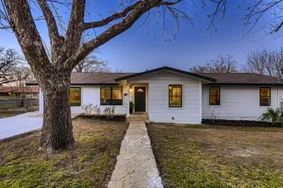 Your home away from home, with curb appeal that sets the tone for a great stay.