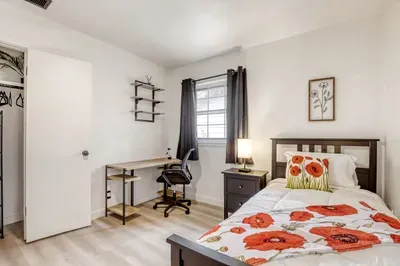 Bright and versatile room with twin beds and a work desk, ideal for both rest and remote work
