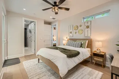 4. Peaceful bedroom with a plush queen-sized bed and soft linens for a restful night’s sleep.