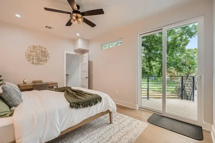 Cozy and inviting bedroom featuring a comfortable mattress and stylish decor.