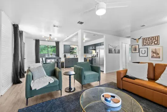 Elegant living area featuring high-end furniture and sophisticated décor. This space blends luxury and comfort, creating a stylish atmosphere perfect for relaxation and entertaining. With carefully curated pieces and exquisite design, it offers both 