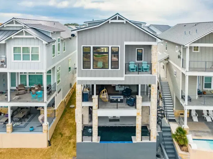 Beautifully maintained exterior, perfect for your getaway photos.