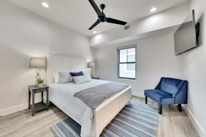 Peaceful secondary bedroom with a plush queen-sized bed and soft linens for a restful night’s sleep.