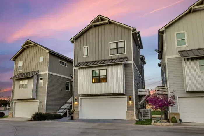 Beautifully maintained exterior, perfect for your getaway photos.