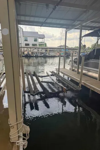 Boat slip with a lift!