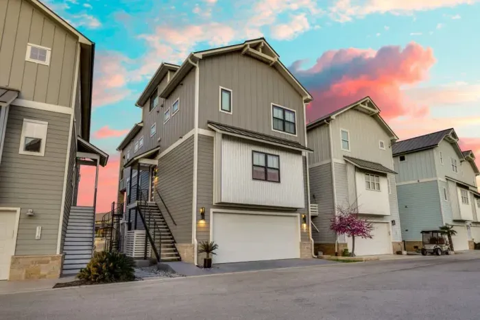 Beautifully maintained exterior, perfect for your getaway photos.