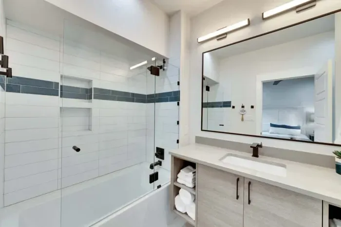 Take a relaxing soak in the tub. Perfect after a long day on the go.