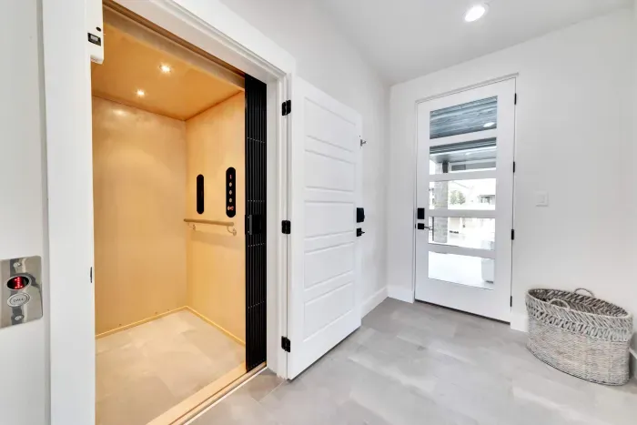 An in-home elevator? Yes, please. Perfect for multigenerational families, guests with mobility needs, or anyone who loves easy living. Small detail, big impact!
