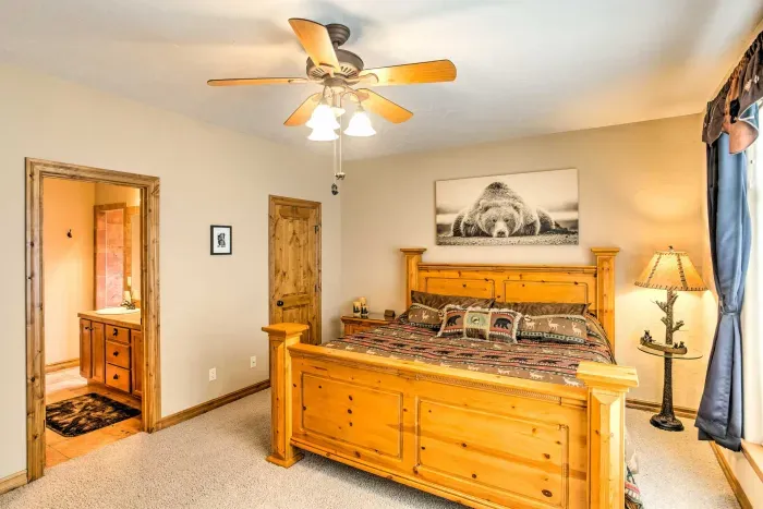 Spacious primary bedroom with an en-suite bathroom.