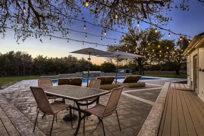 This poolside setup is available - just let us know if/when you want to use it!