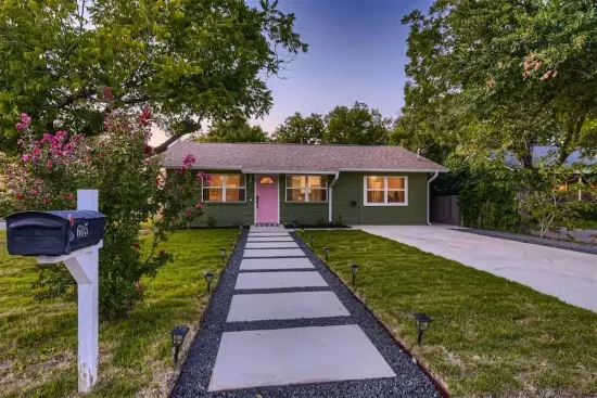 1. Beautiful front of the house, surrounded by lush trees and vibrant flowers, enhancing its curb appeal. The thoughtfully landscaped garden adds color and tranquility, creating a welcoming and serene atmosphere. 