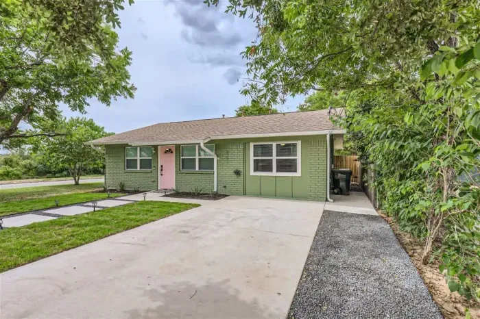 Front of House with plenty of parking