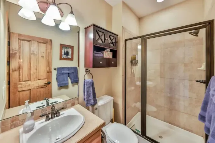 Bright and fresh bathroom with a combination tub and shower, perfect for unwinding.