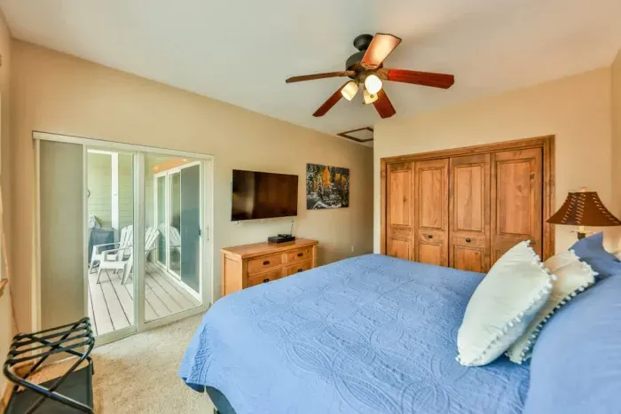 Cozy and inviting bedroom featuring a comfortable mattress and stylish decor.