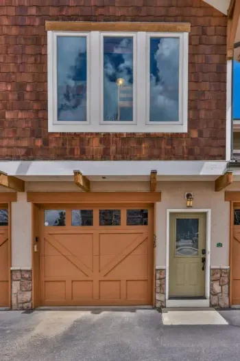 Walkable to downtown Winter Park’s restaurants, bars, breweries, coffee shops, and live music.