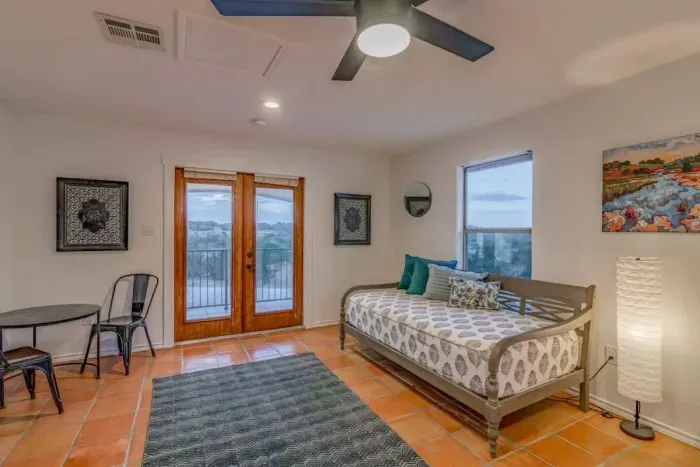 Cozy and inviting bedroom featuring a comfortable mattress and stylish decor.