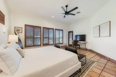 Primary bedroom with queen bed.