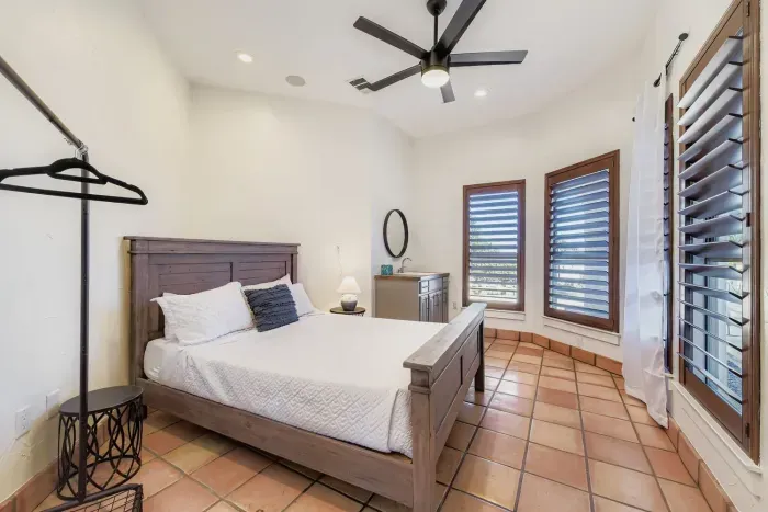 B bedroom with queen bed.