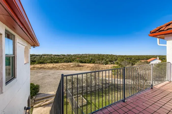 Balcony with hill country views.