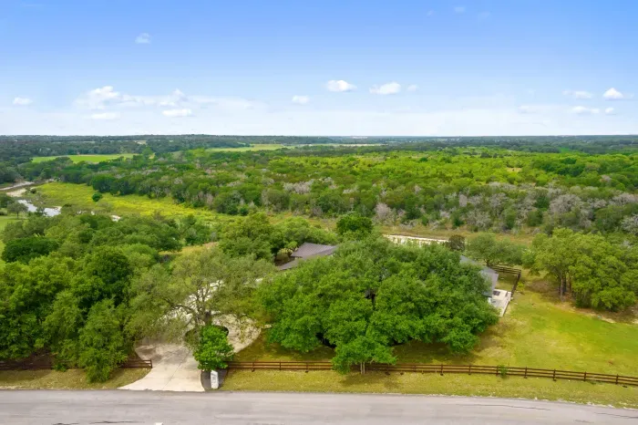 Hill Country charm – peaceful surroundings and lush landscapes.