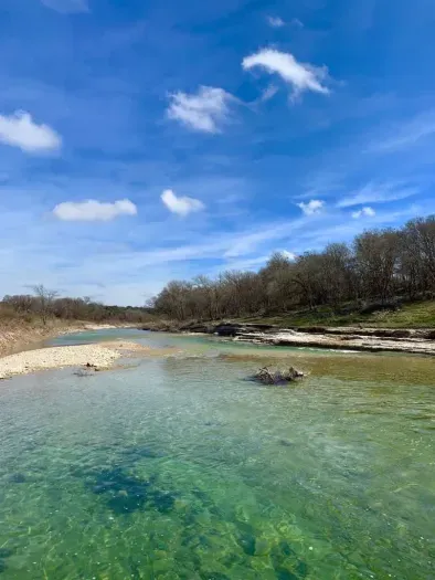 Nearby river and natural beauty – perfect for day adventures.