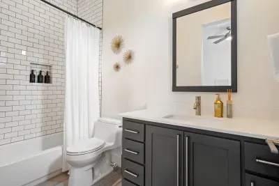 Full Ensuite Bathroom in Bedroom 2