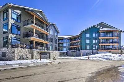 Convenient parking and walkable access to the building entrance.