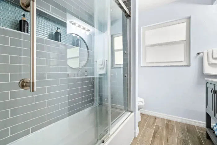 Clean and crisp bathroom with contemporary finishes and an inviting atmosphere.