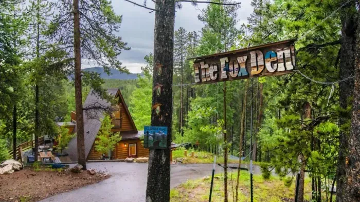 Charming cabin nestled in the woods, offering a tranquil retreat surrounded by nature. This secluded setting provides peace and privacy, perfect for those seeking a serene escape from the hustle and bustle.