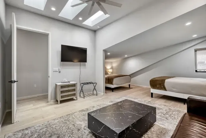 Bright, open sleeping space with natural light, Smart TV, and modern finishes.