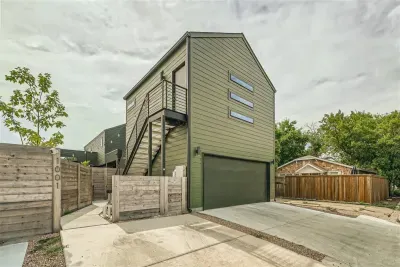 Parking : You may park in or in front of the garage. Middle space is for garage apt. left space for service providers.