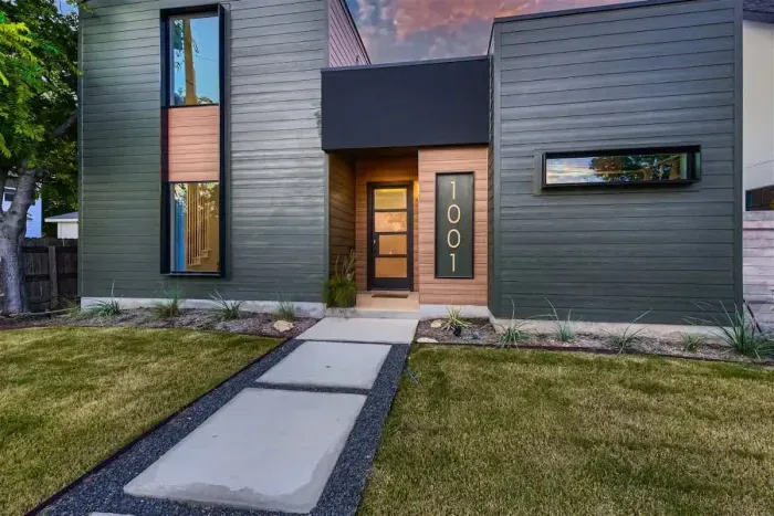 Street View just blocks away from the Georgetown Square!